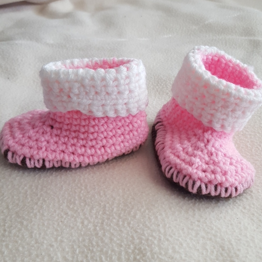 Hand crafted crochet baby pink bootie shoe NWOT